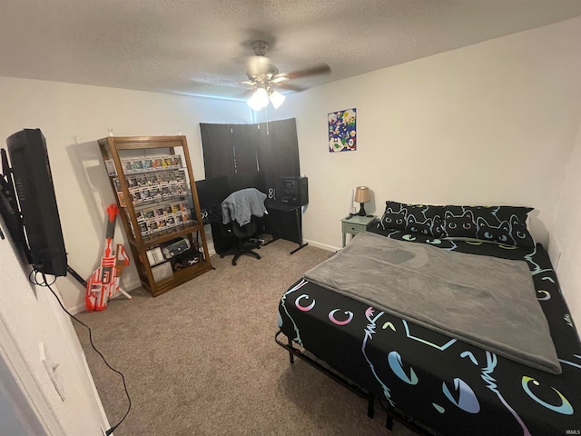 bedroom with ceiling fan, a textured ceiling, and carpet flooring