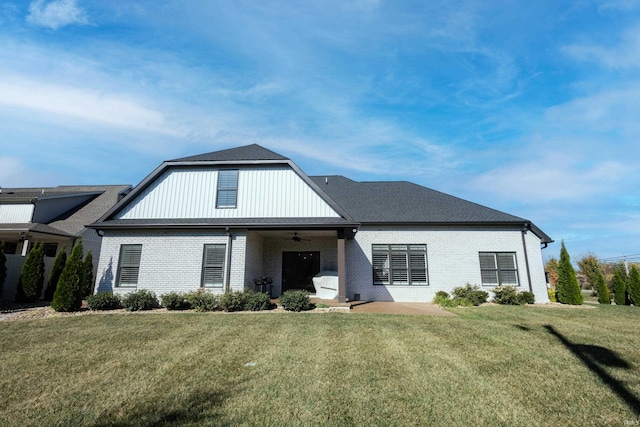 view of front of property with a front yard and ceiling fan