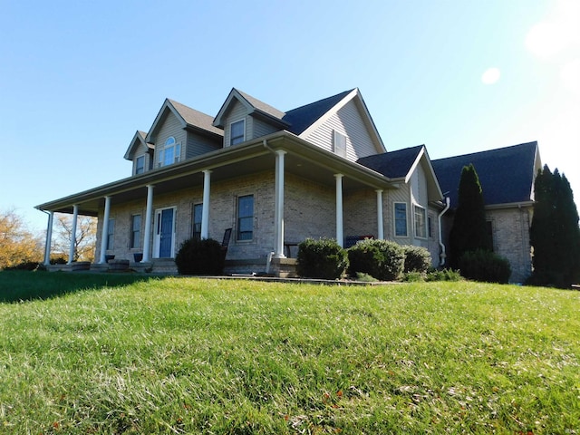 view of front of property featuring a front lawn and covered porch