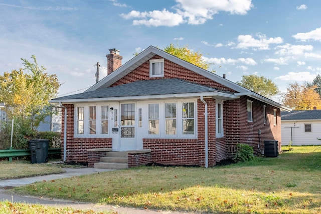 view of front of property with a front yard