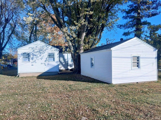 view of side of property featuring a yard