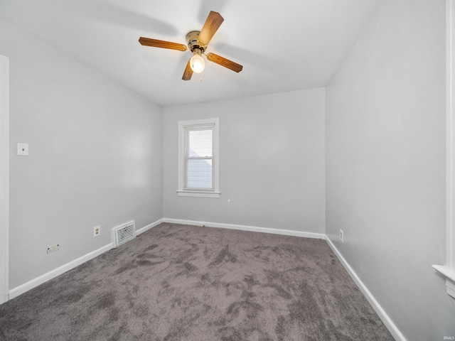 carpeted empty room featuring ceiling fan