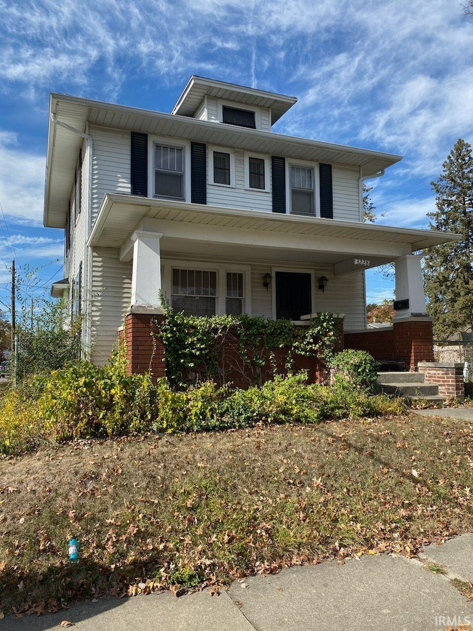 view of front facade featuring covered porch