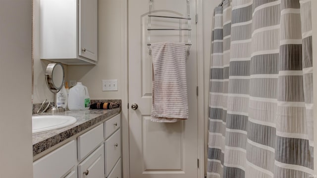 full bathroom featuring vanity and a shower with shower curtain