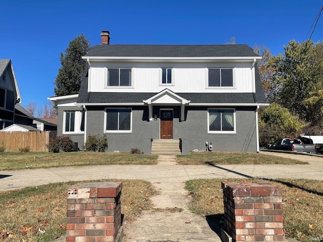 view of front property featuring a front lawn