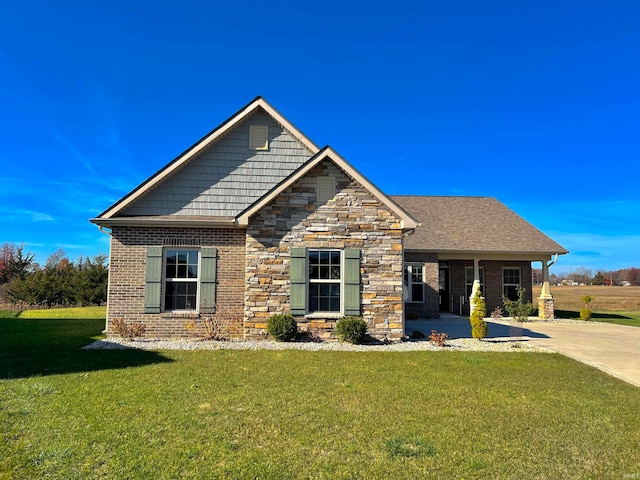 craftsman-style home featuring a front yard