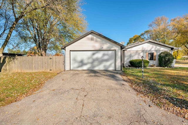 ranch-style house featuring a front lawn and a garage