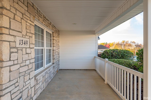 balcony featuring covered porch