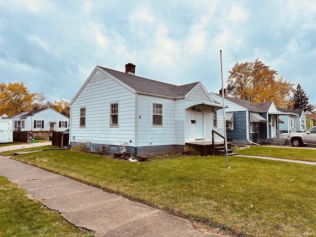 bungalow featuring a front yard