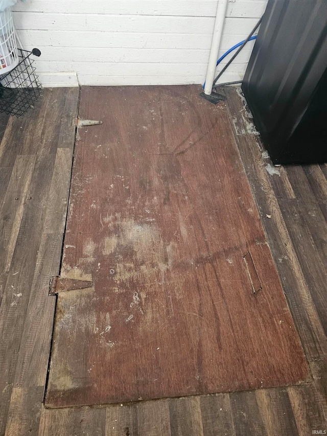 room details featuring wood-type flooring