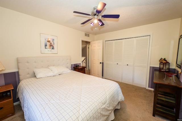 bedroom featuring carpet flooring, ceiling fan, and a closet