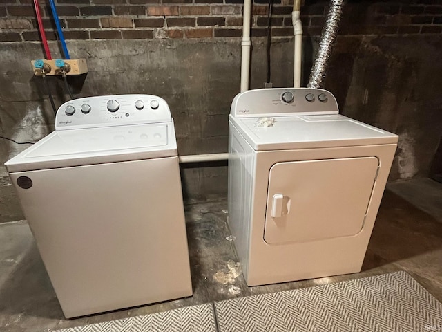 washroom featuring washer and clothes dryer