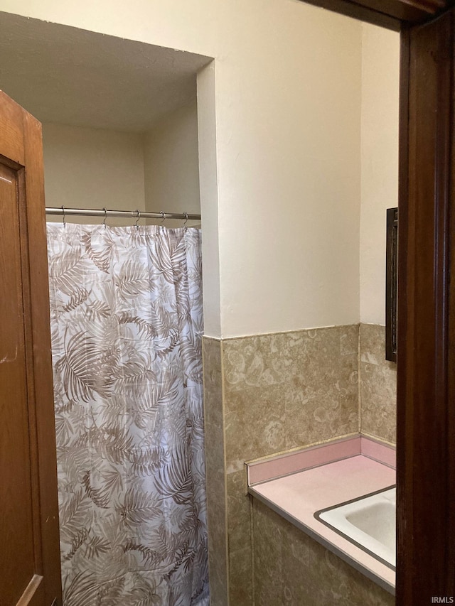 1139 E 600 N, Fowler, IN 47944 - bathroom featuring a shower with curtain and wainscoting
