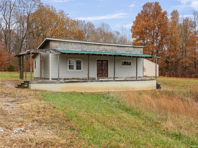 exterior space featuring a front yard