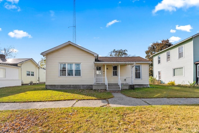 view of front of home featuring a front yard