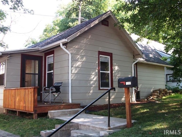 view of side of property with a lawn