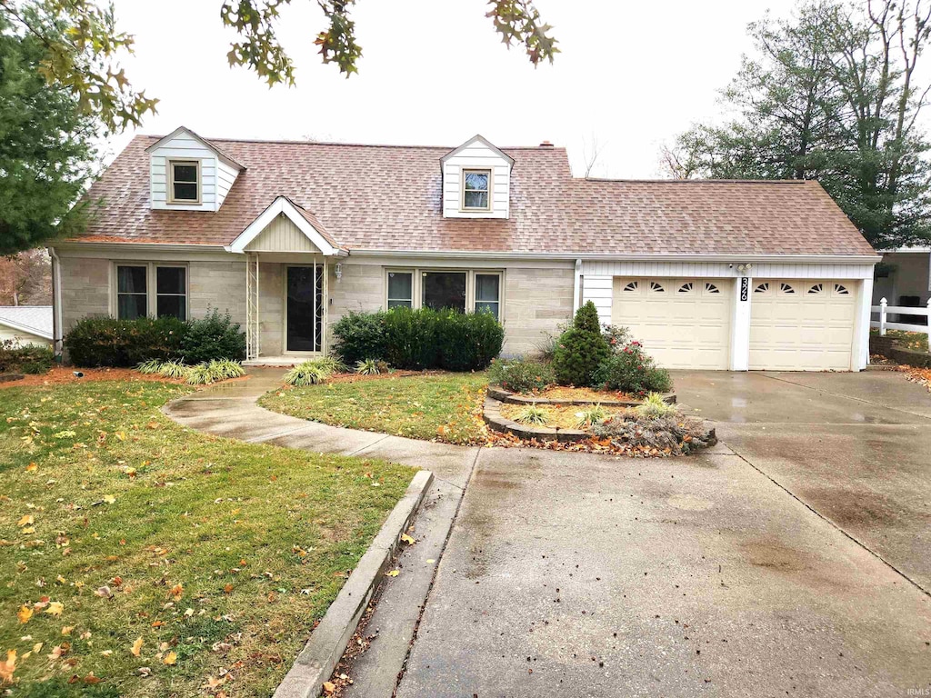 view of front of home featuring a front lawn and a garage