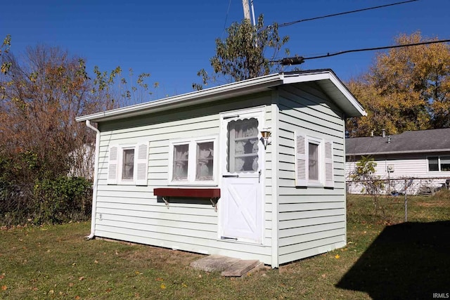 view of outdoor structure featuring a yard