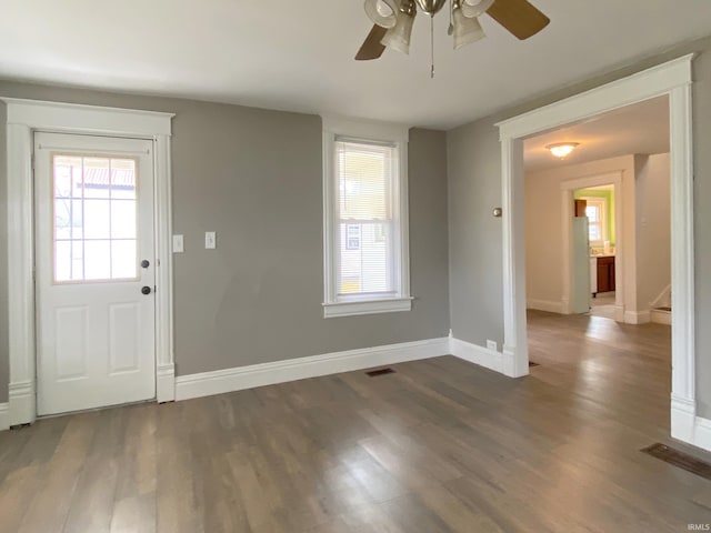 foyer with dark wood-type flooring and ceiling fan