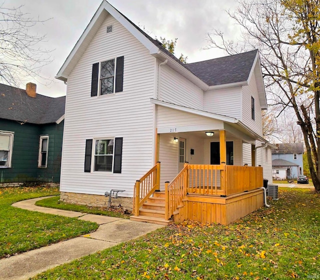 view of front facade featuring covered porch and a front yard