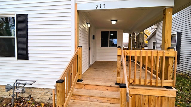 property entrance featuring a wooden deck