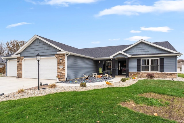 view of front facade featuring a garage and a front yard