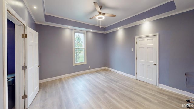 spare room featuring ornamental molding, light hardwood / wood-style flooring, and ceiling fan