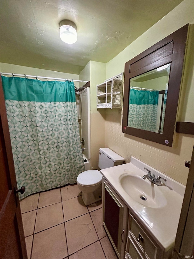 full bathroom with tile patterned floors, backsplash, vanity, toilet, and shower / bathtub combination with curtain