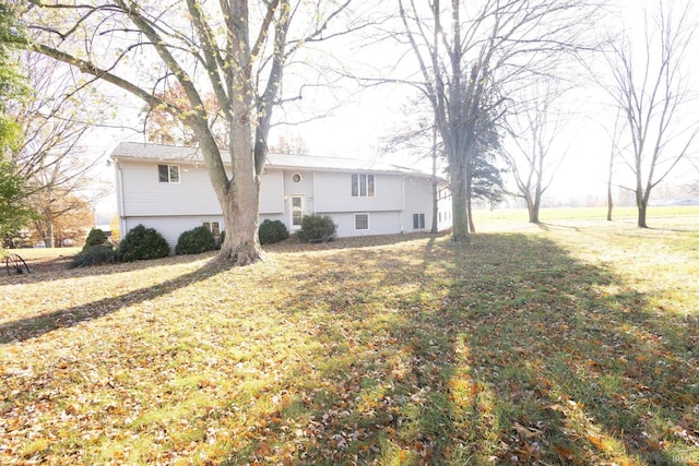 exterior space featuring a lawn