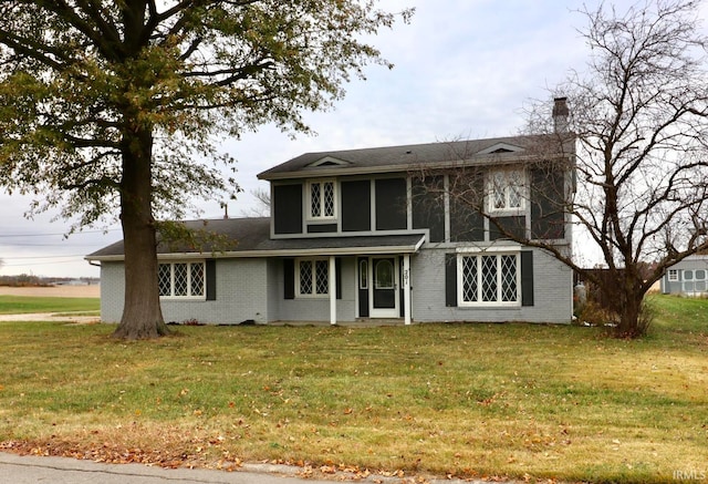 front of property with a front lawn