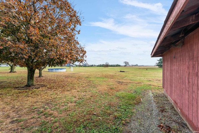 view of yard featuring a rural view