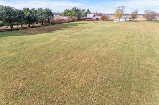 view of yard featuring a rural view