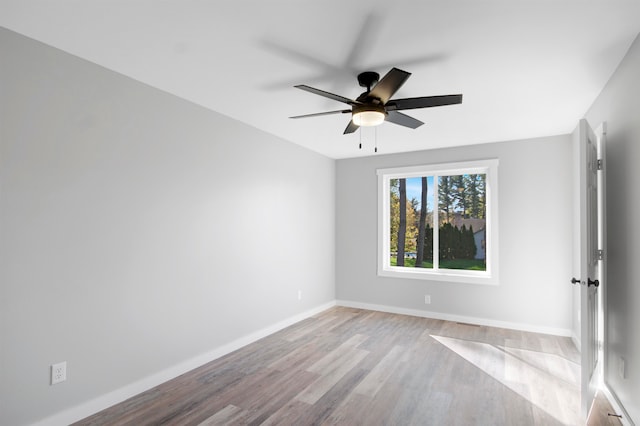 empty room featuring light wood-type flooring and ceiling fan