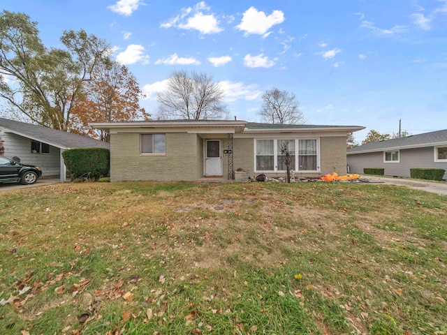 single story home with a front lawn