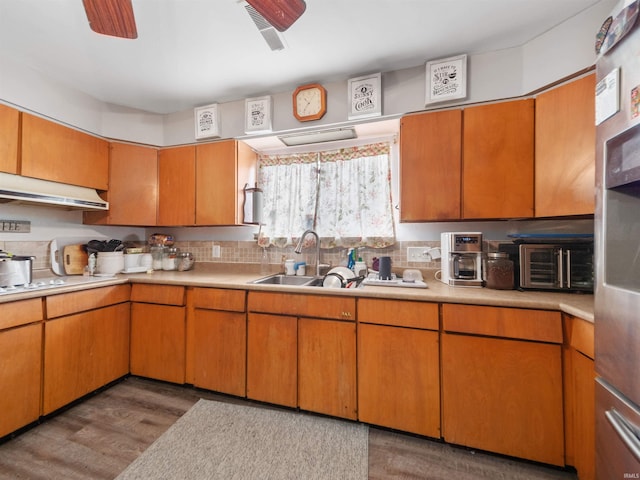 kitchen with ceiling fan, fridge, dark hardwood / wood-style flooring, white gas stovetop, and sink