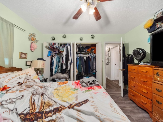 bedroom with ceiling fan, dark wood-type flooring, a textured ceiling, and a closet