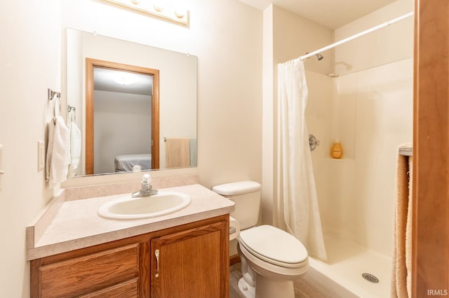 bathroom featuring a shower with curtain, vanity, and toilet