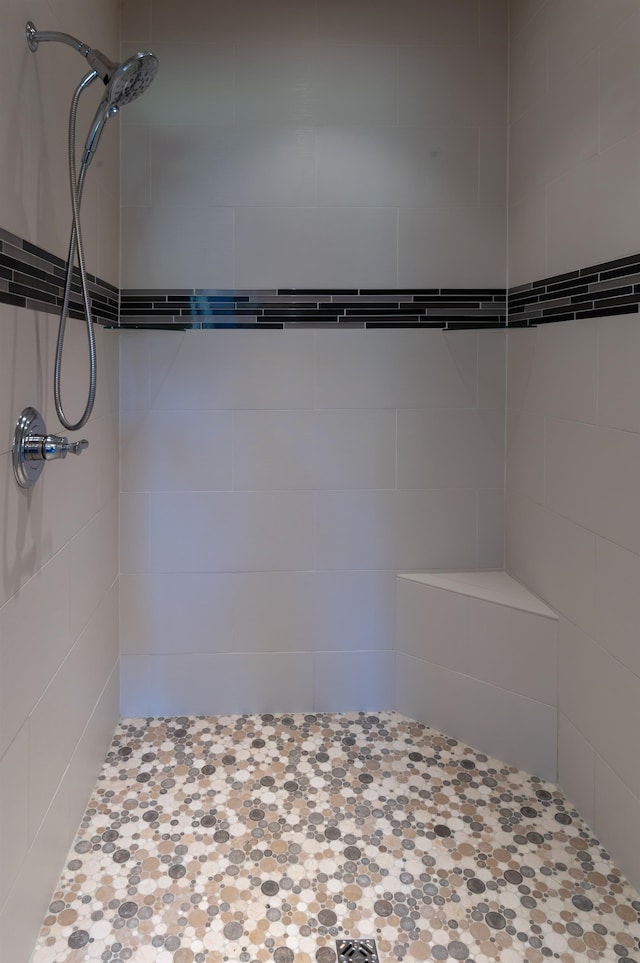 bathroom featuring tiled shower