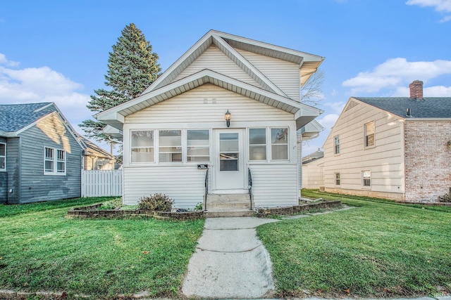 view of front facade with a front yard