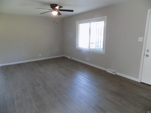 unfurnished room featuring dark wood-type flooring and ceiling fan