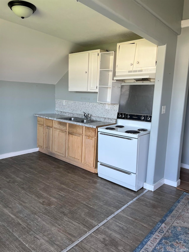 kitchen featuring lofted ceiling, electric stove, sink, tasteful backsplash, and dark hardwood / wood-style floors