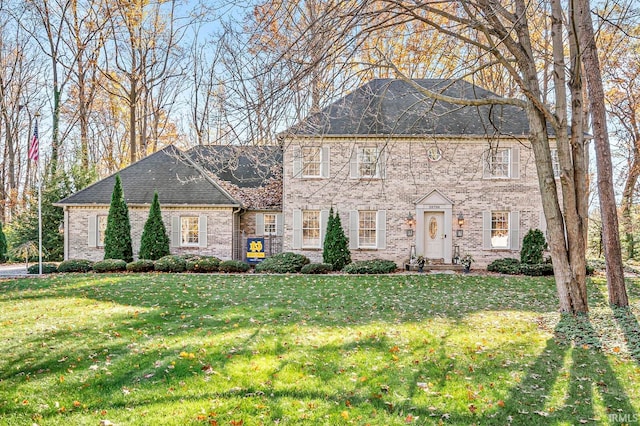 colonial home with a front yard