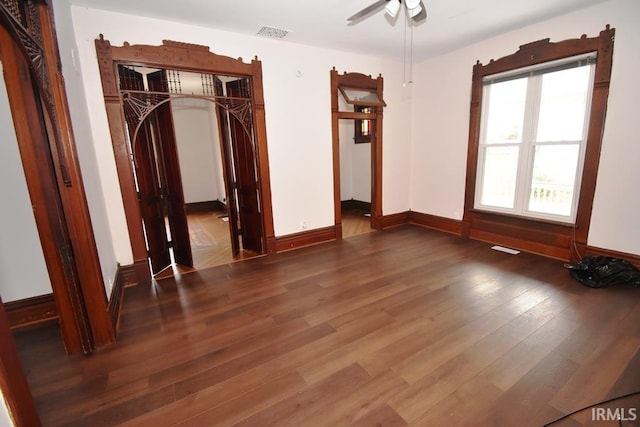 unfurnished bedroom with dark wood-type flooring, ceiling fan, and a closet