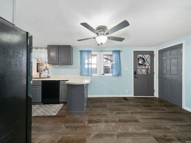 kitchen with black appliances, dark wood-type flooring, ceiling fan, and gray cabinets