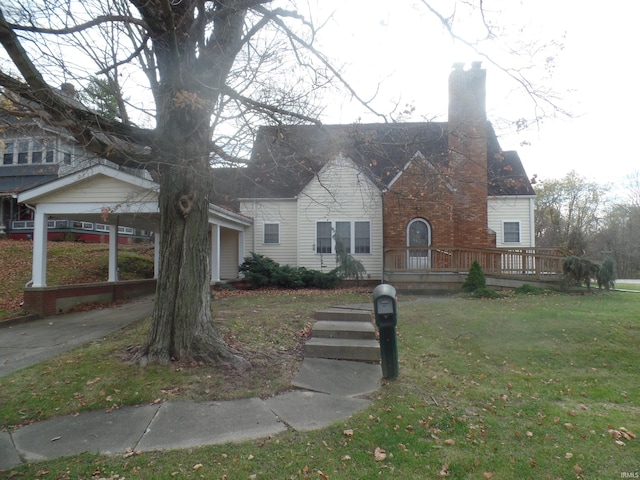 view of front of home featuring a front lawn and a deck