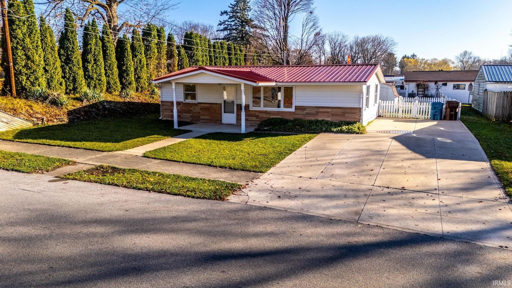 view of front of property with a front lawn