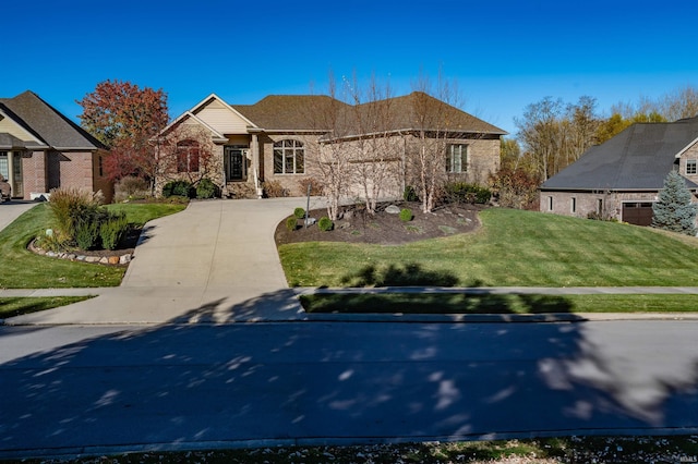 view of front facade featuring a front yard