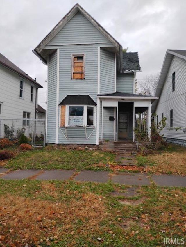 view of property featuring a front yard