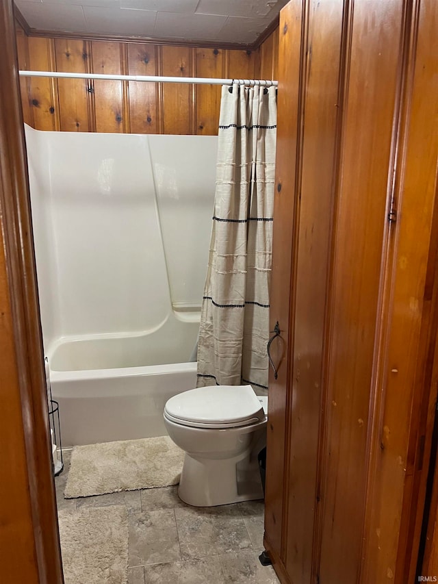 bathroom featuring toilet and shower / tub combo with curtain