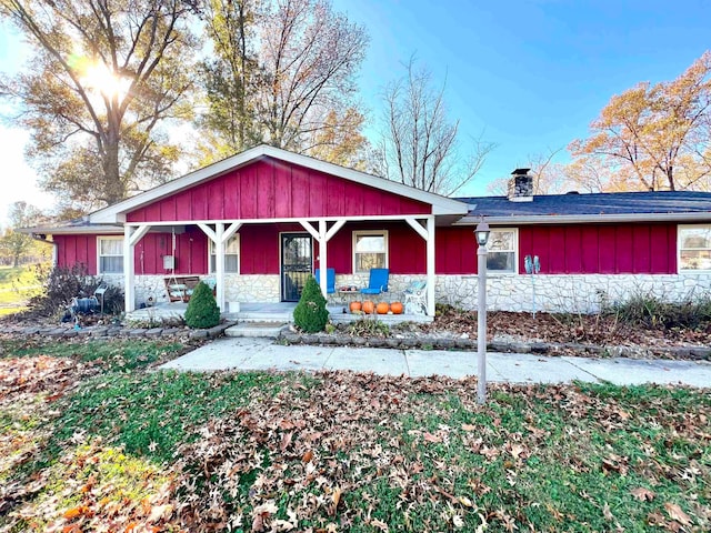 single story home featuring a porch